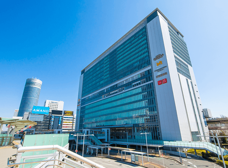 新横浜駅ビルの外観